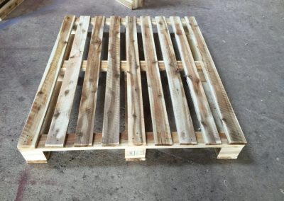 Pallet gỗ 4 hướng nâng